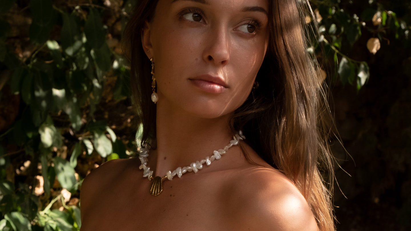 SEASHELLS "PECTINIDA" PEARLS NECKLACE